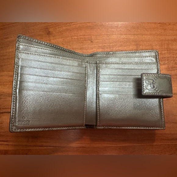 Gucci Embossed Leather Wallet in Green/Gray - Picture 5 of 10